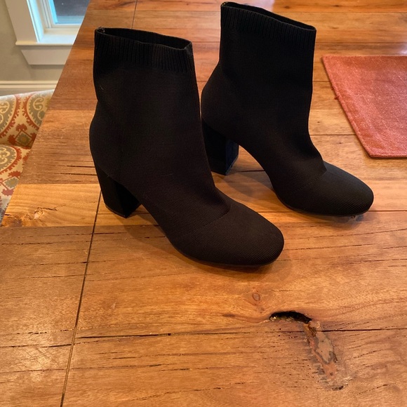 MIA sock booties - size 8 - Picture 3 of 4